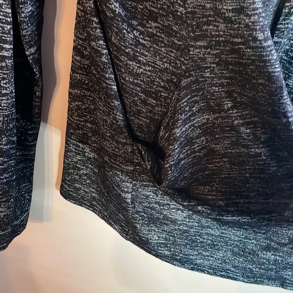 Black and grey sweater/cardigan with pockets. - Picture 3 of 3